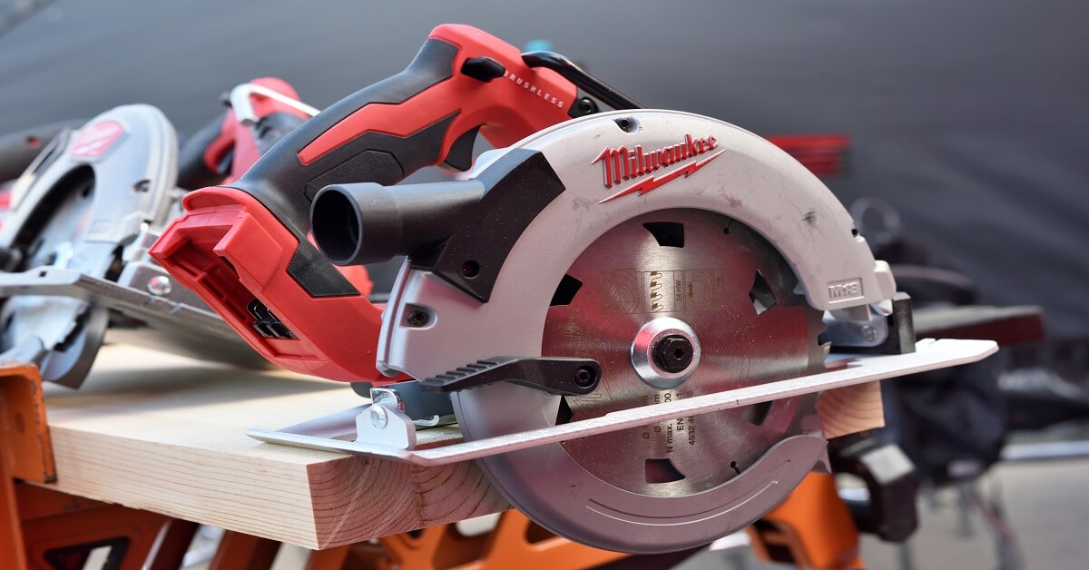 Milwaukee m18 circular online saw comparison