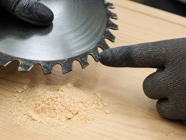 How to Clean Saw Blades: Step-by-Step (Without Damage)